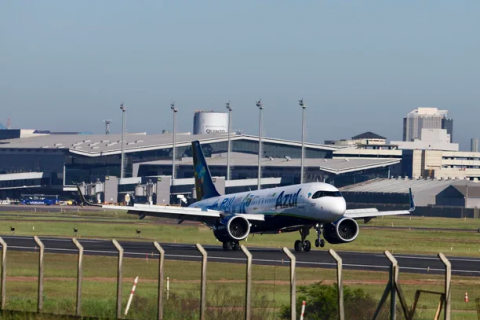 Após passar mais de cinco meses fechado, aeroporto Salgado Filho volta a receber voos comerciais