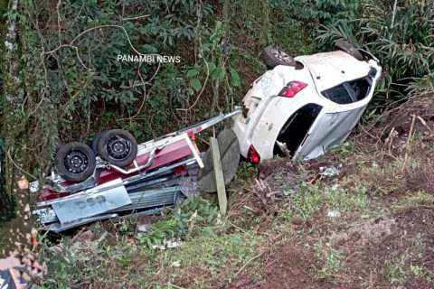 Veículo tomba na BR-158 na tarde desta segunda-feira (15), em Panambi