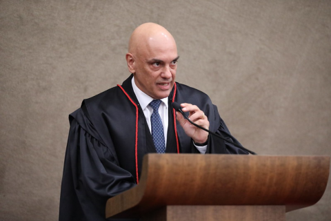 Oposição entrega a Pacheco pedido de impeachment do ministro Alexandre de Moraes