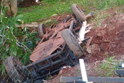 Acidente com carreta agrícola deixa nove pessoas feridas, em Tenente Portela