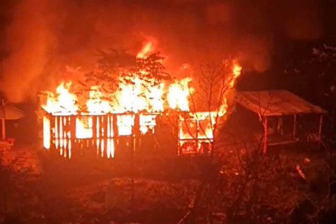 Residência é consumida por incêndio em Iraí