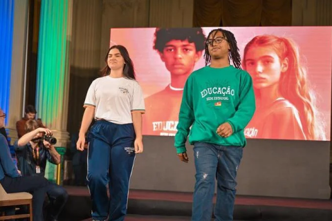 Estudantes da rede estadual do RS irão receber uniformes escolares