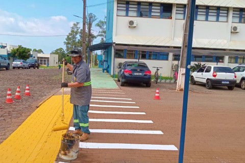 Parceria entre Secretaria de Mobilidade Urbana e UFSM revitaliza sinalização no Campus