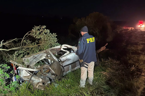 Seis pessoas morrem em acidente envolvendo três veículos em Rio Pardo