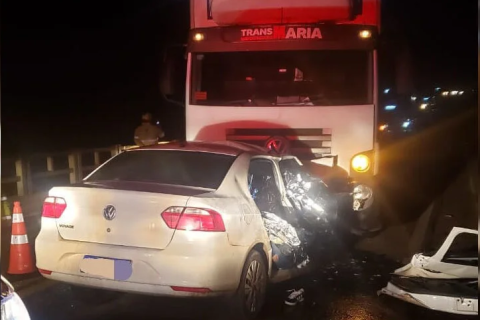 Quatro pessoas morrem em colisão entre caminhão e carro na BR-386 em Soledade