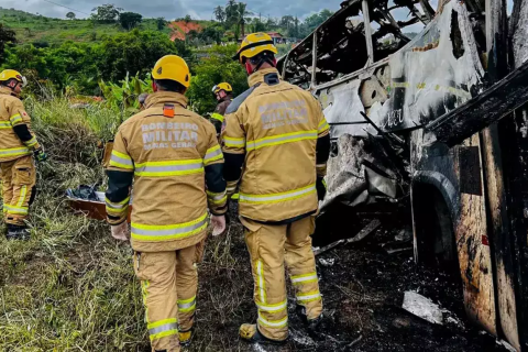 Polícia pede prisão de motorista envolvido em acidente com mais de 40 mortos em Minas Gerais