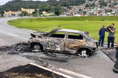 Guerra de facções em Florianópolis provocou onda de ataques com fogo e barricadas em vias, diz governo