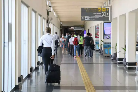 Ministro diz que aeroportos brasileiros não foram impactados por apagão cibernético; Viracopos registra atrasos