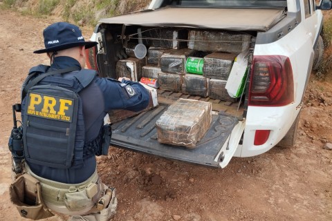 PRF prende três traficantes com mais de 350 quilos de maconha em Almirante Tamandaré do Sul